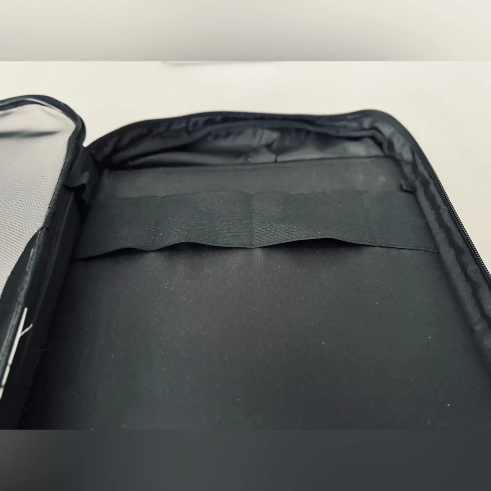 Black Lightweight Expandable Laptop Bag for 15